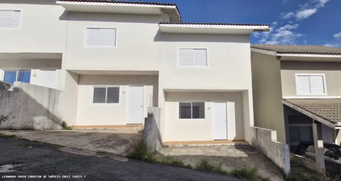 Casa para Venda em Pinhalzinho, Centro, 2 dormitórios, 1 banheiro, 1 vaga