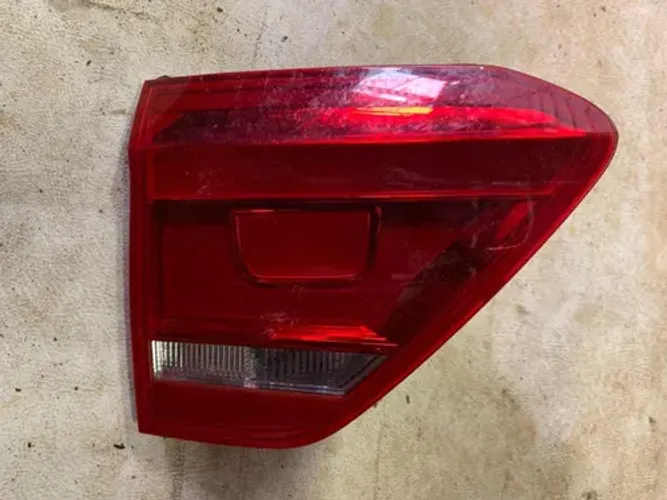Lanterna Tampa Traseira Esquerda Original Vw Fox 2016/2018