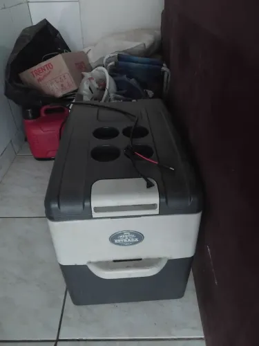 Vende se geladeira de cabine 