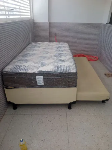 Cama solteiro com auxiliar