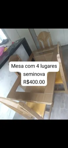 Mesa com 4 cadeiras