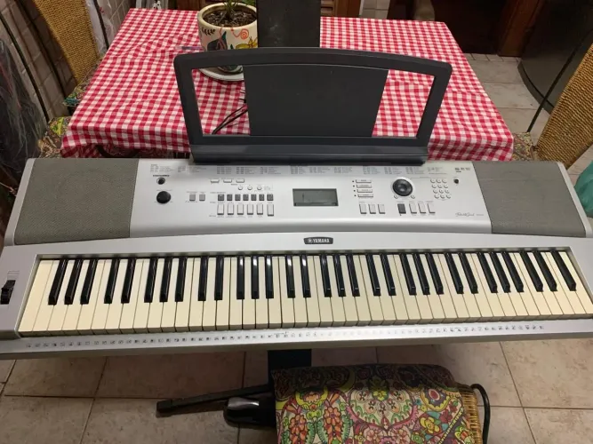 Teclado PortableGrand Dgx-220 com base de suporte