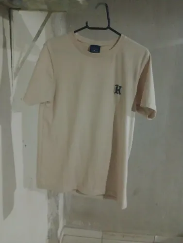 Camiseta Tommy hilfiger semi-nova de algodão