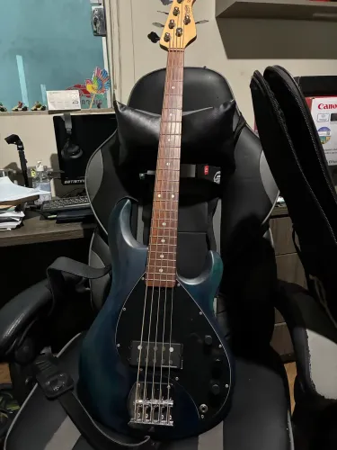 Baixo Music Man Sterling 5 cordas