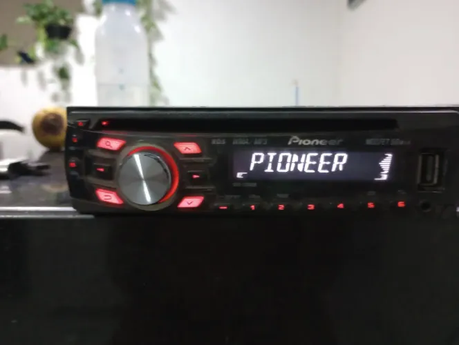 Pioneer modelo DEH-2350ub