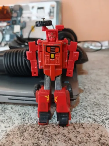 Transformers GoBots Mimo - Jipe vermelho.