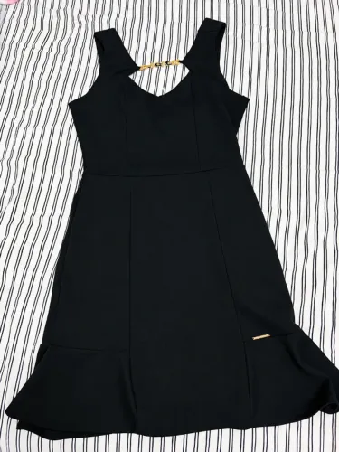 vestido preto zapbrasil tam. m | elegante com detalhe dourado