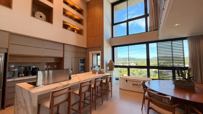 Apt Duplex Exclusivo Pé-direito Duplo, 04 suítes e Vista Permanente em Jurerê Internacion