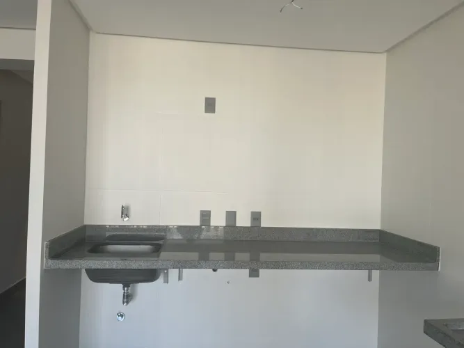 Bancada de área de serviço com tanque