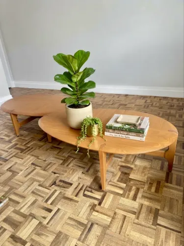Conjunto de mesas conceito Folha modelo Orgânico em marchetaria, madeira Tauari.