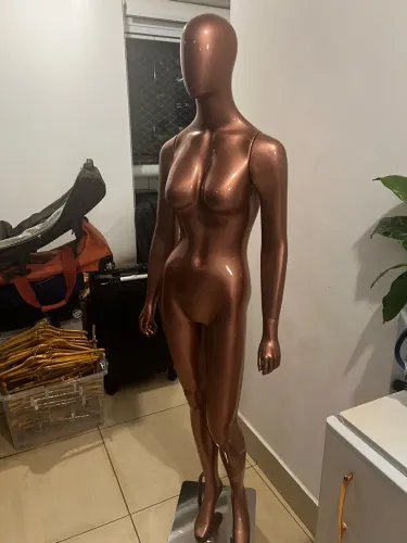 Manequim rose gold corpo inteiro estado de novo