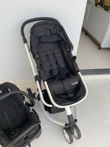 Vendo carrinho de bebê+ bebê conforto
