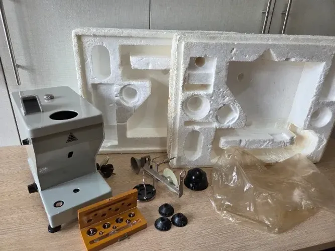 Antiga Balança Analítica de laboratório de precisão em perfeitas condições