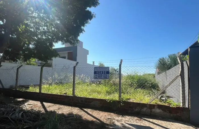 Terreno amplo com 665 m² em Zona 08 - Maringá - PR