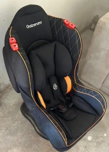 Vendo uma cadeira para criança galzerano