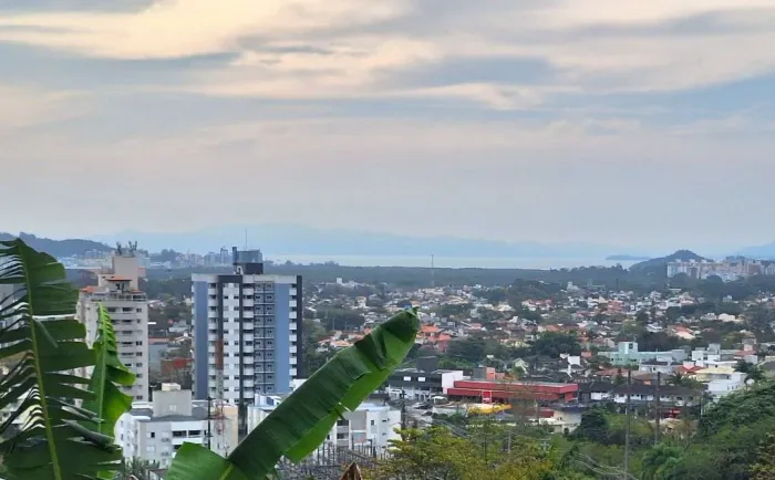 Casa 7 Dormitórios à Venda no Córrego Grande, Florianópolis !!