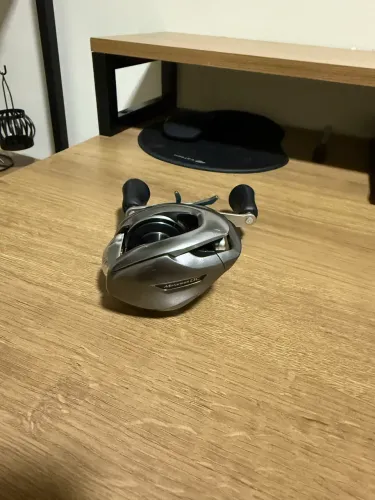 Carretilha Shimano METANIUM DC HG 