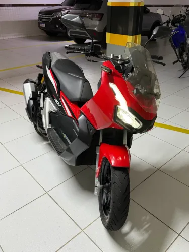 Vendo ou troco Honda ADV 150 em estado de zero!