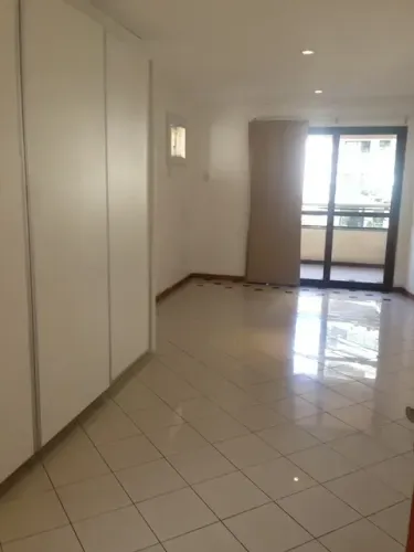 Apartamento para aluguel tem 200 metros quadrados com 4 quartos