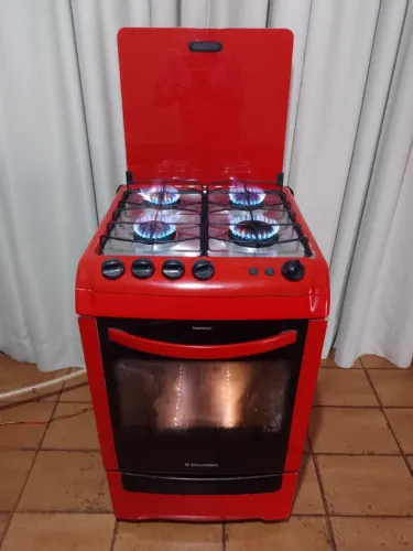 Fogão Electrolux acendimento elétrico envelopado. Funcionando perfeitamente