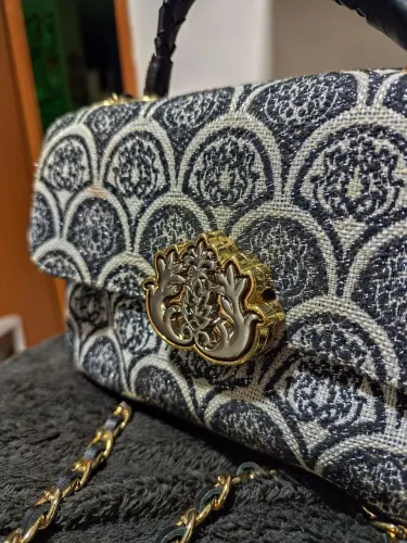 Bolsa ISLA Mini Bag Jacquard com Alça de Corrente e Couro Trançado