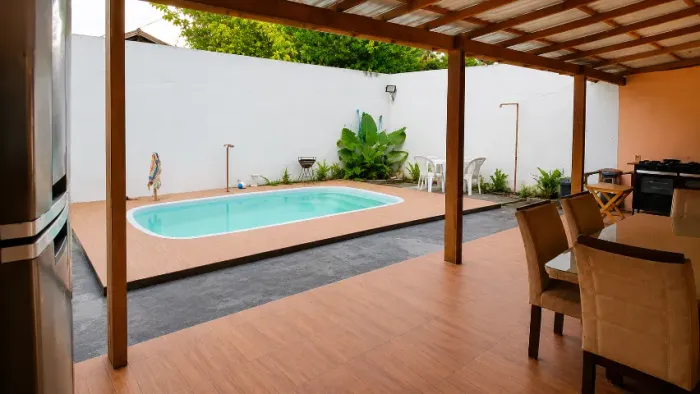 VENDE-SE IMÓVEL COM PISCINA - CONJUNTO ALBATROZ