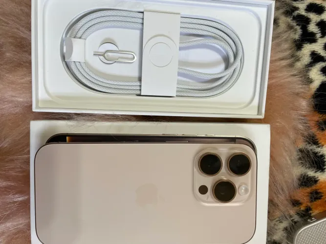 iPhone 16 Pro 128GB Desert T03 meses de compra (novo)