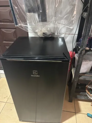 Frigobar semi novo