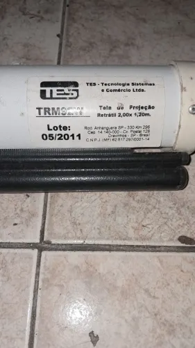 TELA DE PROJECAO RETRÁTIL