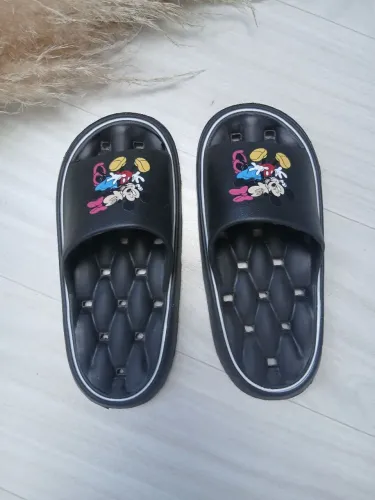 Chinelo almofadado de sola grossa do Mickey e Minie <br>?Tam 36/37<br>?50,00