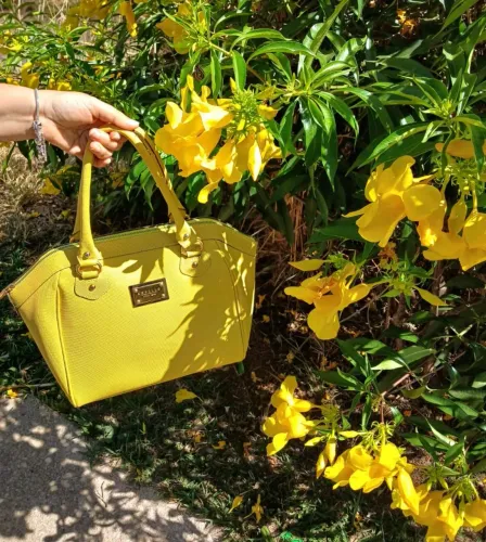 Bolsa Corello estruturada, em couro.