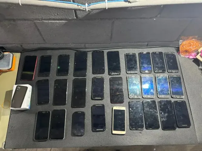 LOTE DE 28 CELULARES - VENDIDOS NO ESTADO / PARA CONSERTO OU PEÇAS