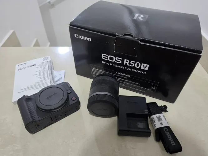 Canon R50V