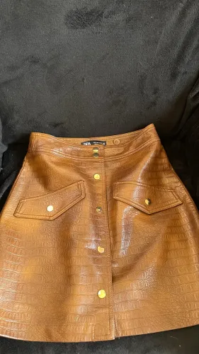 Saia de couro Zara