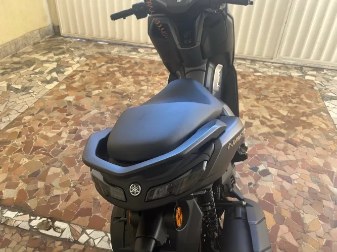 NMAX Connected 2025 muito nova