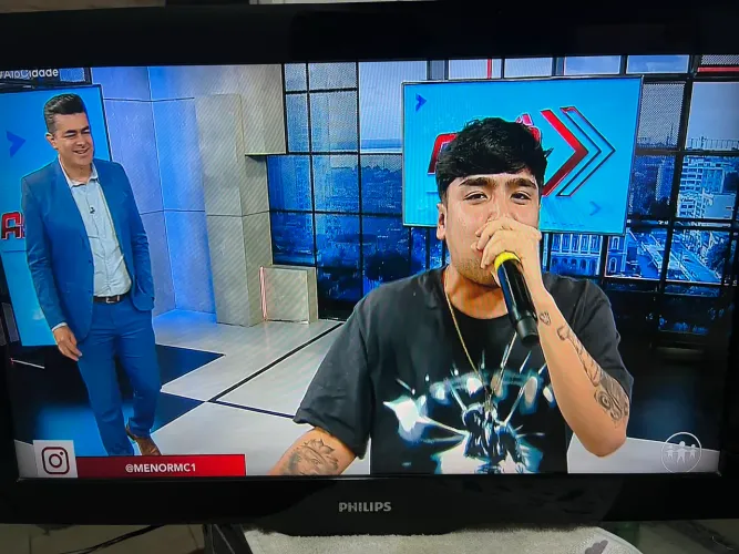 Vende-se TV Philips de 32 polegadas (Sem Som e NÃO é smart)