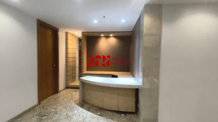 Sala comercial Itaim Bibi - 184m², com divisórias, copa, 04 banheiros, 06 vagas
