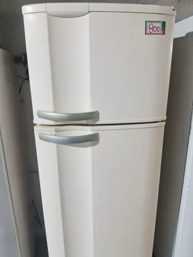 GELADEIRA ELECTROLUX 251 LITROS