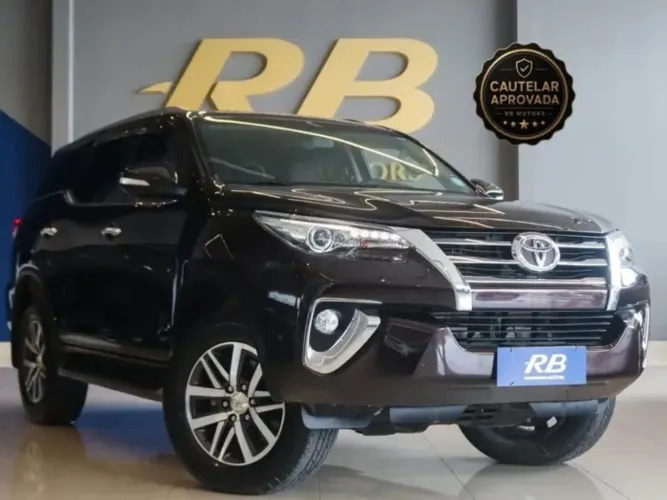Toyota Hilux SW4 SRX 4X4 2.8 TDI 16V Dies. Aut. 2017