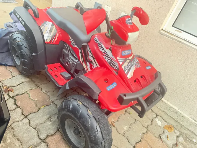 Quadriciclo Peg Pérego 700 R$1.390,00
