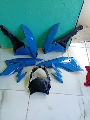 Carenagem para moto em bom estado cor azul de Bros 2018 tá em ótimo estado bem conservada 