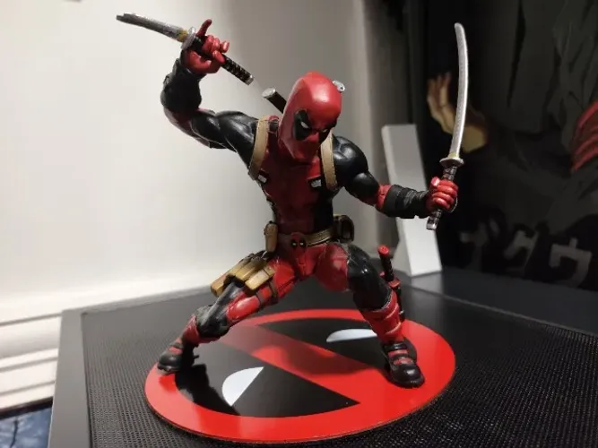 Estátua Deadpool Base Marvel