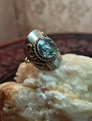 Anel formato de Lua com Abalone Natural em Aço Inox e regulagem de tamanho