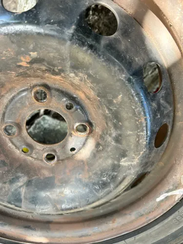 Pneu com calha aro 15 da Fiat 300$