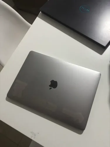 MacBook Pro i5