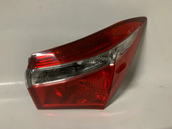 Lanterna Corolla sem led 15/17 direito passageiro 