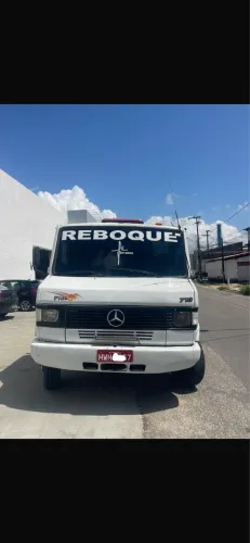 Mercedes 710 plus REBOQUE