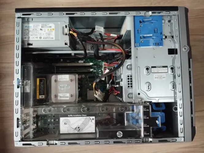 Servidor HP ProLiant ML310e Gen8 v2