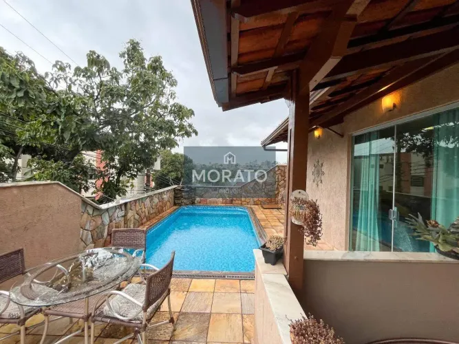 Casa com 4 quartos sendo 2 suítes e 4 vagas no bairro Renascença.