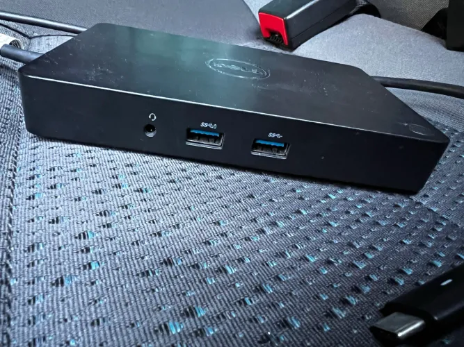 Dock Station Dell modelo WD15 (Reg Model K17A)